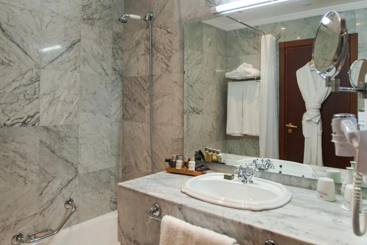 Experience Luxury at Grand Hotel Villa de France